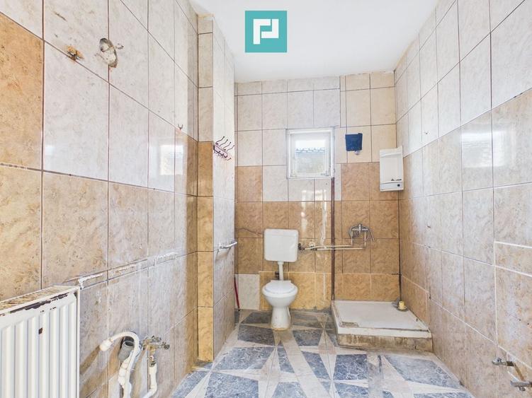 Casă individuală cu 5 camere cu Canalizare în Pârneava