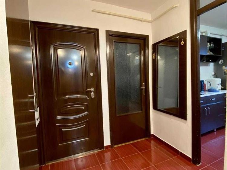Apartament cu 3 camere decomandat, mobilat în 1 Mai