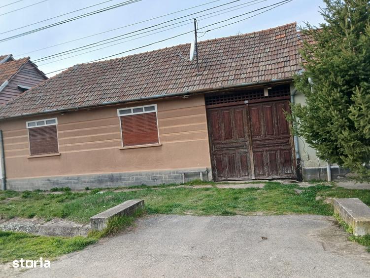 Casă cu 3 camere cu Teren 1500 Mp în Central