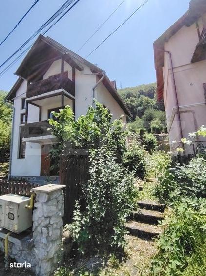 Casă cu 5 camere cu Teren 226 Mp în Sovata