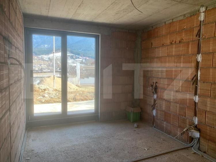Casă individuală cu 5 camere cu Teren 646 Mp în Bran