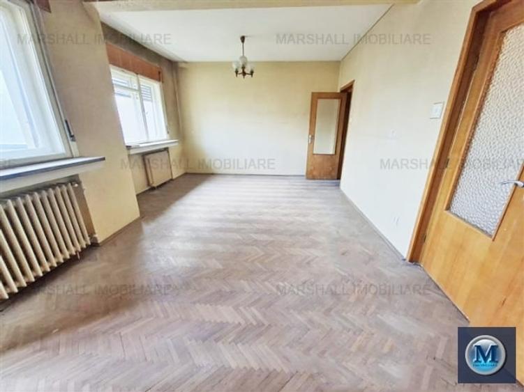 Apartament cu 4 camere semidecomandat în Sud