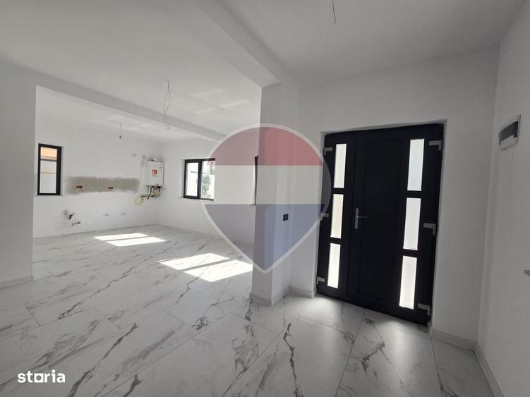 Casă cu 4 camere în Făcăi
