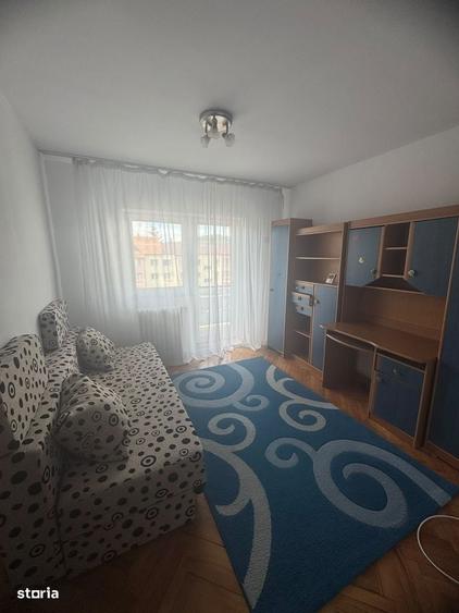 Apartament cu 3 camere decomandat în Central