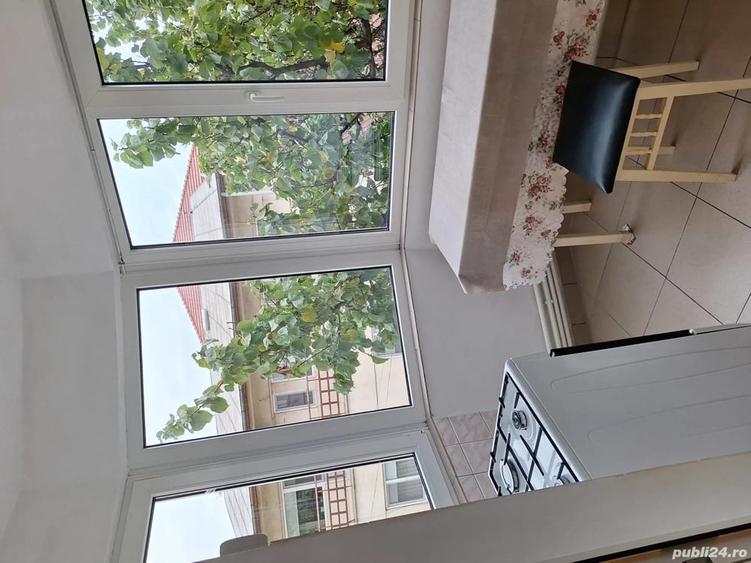 Apartament cu 2 camere decomandat în Trocadero