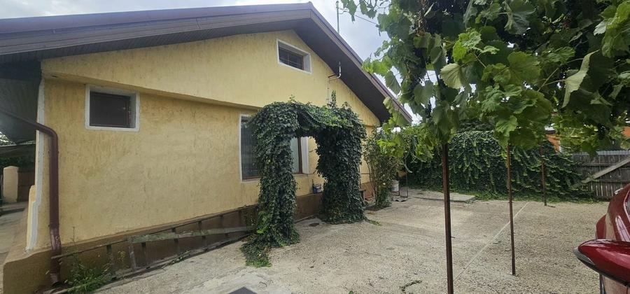 Casă individuală cu 3 camere cu Canalizare în Vânători