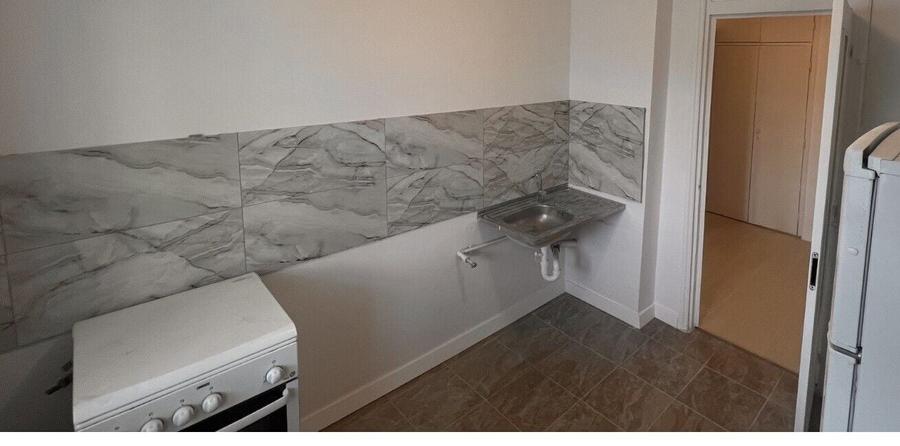 Apartament cu 3 camere decomandat în Dristor