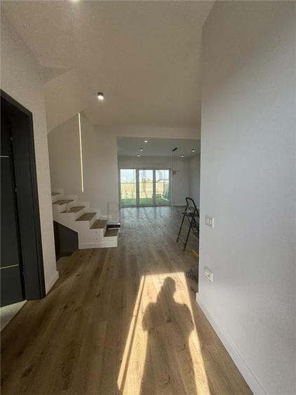 Duplex cu 4 camere cu Canalizare în Moșnița Nouă