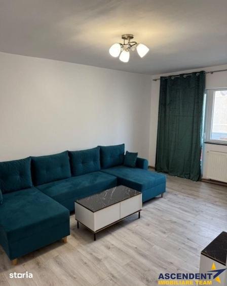 Apartament cu 3 camere decomandat în Tractorul
