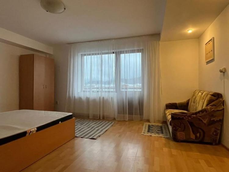 Garsonieră decomandată în Noua