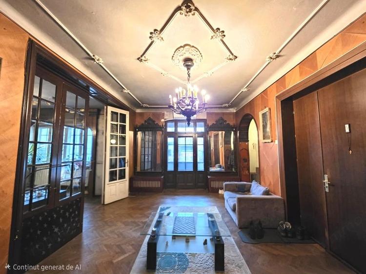 Apartament cu 5 camere decomandat în P-ța Universității