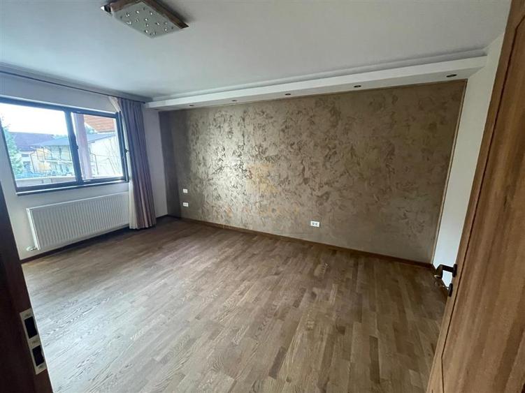 Casă individuală cu 3 camere cu Canalizare în Piatra Arsă