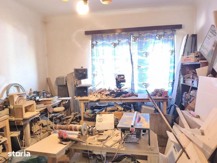 Casa de locuit cu 3 camere, curte si garaj pe strada Budiului - 20