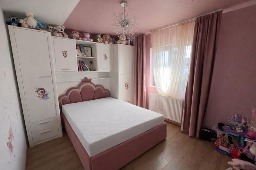 Casă individuală cu 4 camere cu Canalizare în Exterior Est