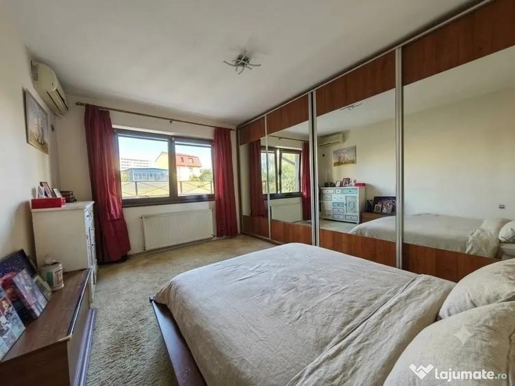 Apartament cu 3 camere decomandat în Uverturii