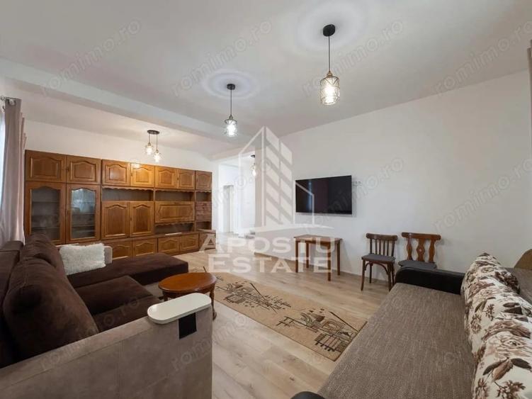 Casă cu 5 camere cu Teren 800 Mp în Pădureni (Jebel)