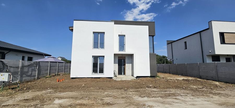 Casă cu 4 camere în Berceni
