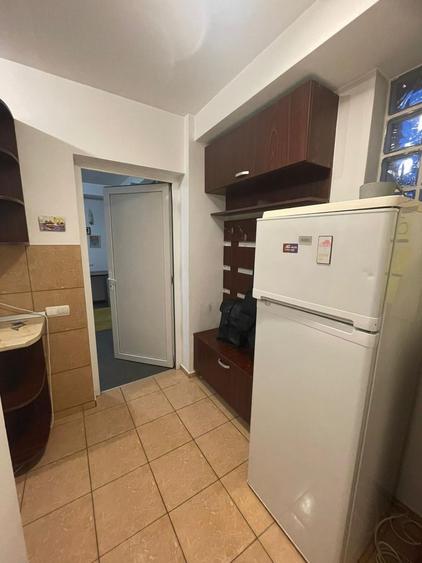 Garsonieră decomandată, mobilată în Romană