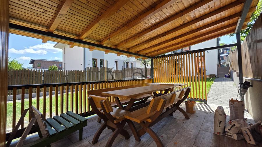 Casă individuală cu 14 camere cu Teren 600 Mp în Zorilor