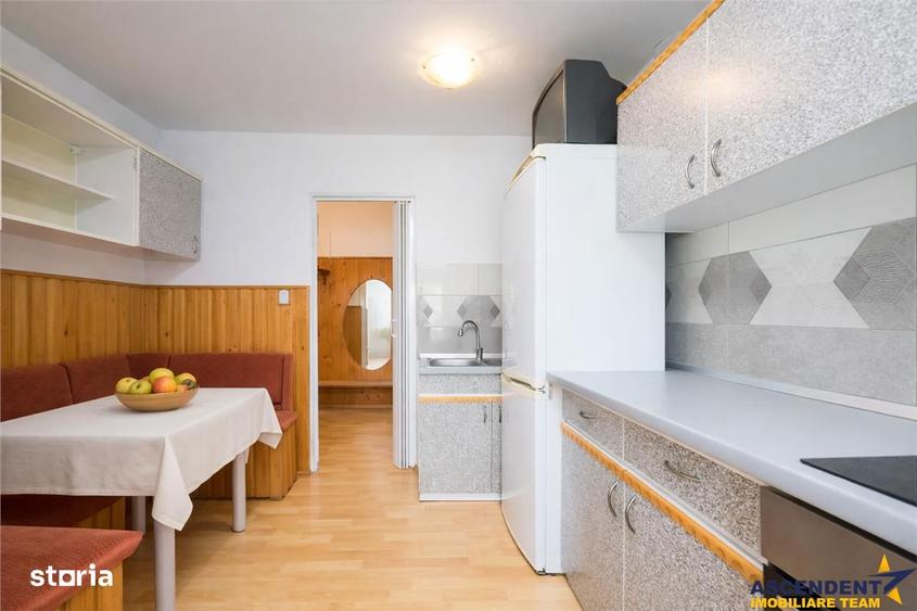 Apartament cu 3 camere decomandat, mobilat în Lenin