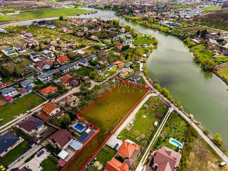 Teren Construcții intravilan de 3713 mp, în Ostratu