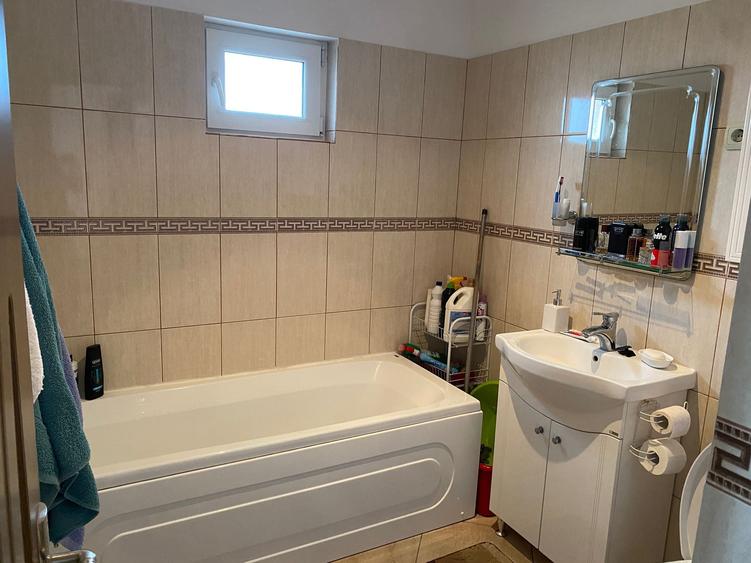 Casă cu 5 camere cu Teren 500 Mp în Sud