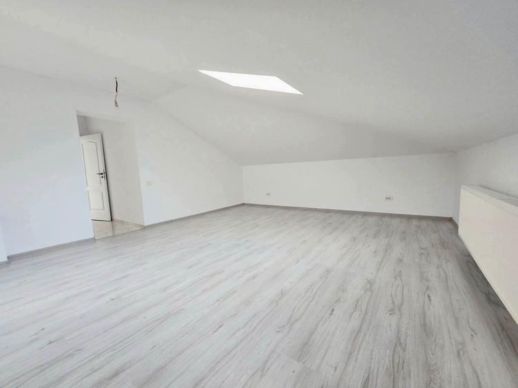 Apartament cu 3 camere decomandat în Dobroești