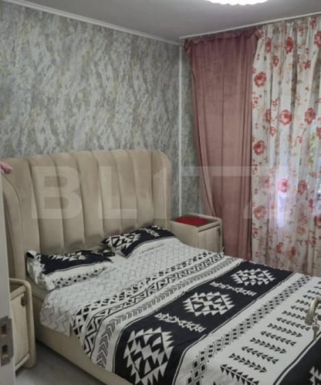 Apartament cu 3 camere semidecomandat în Podu Roș