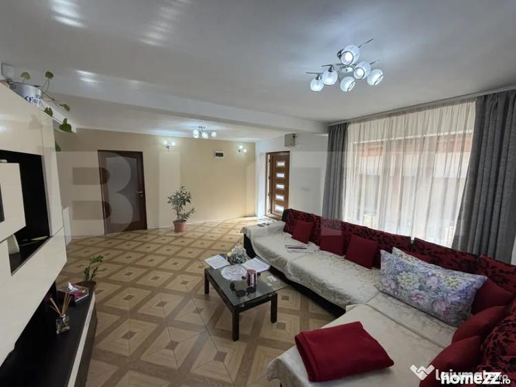 Casă cu 5 camere cu Teren 800 Mp în Surduc