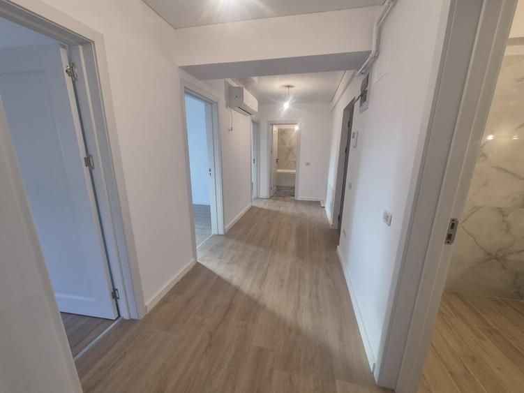 Apartament cu 3 camere decomandat în Nicolina