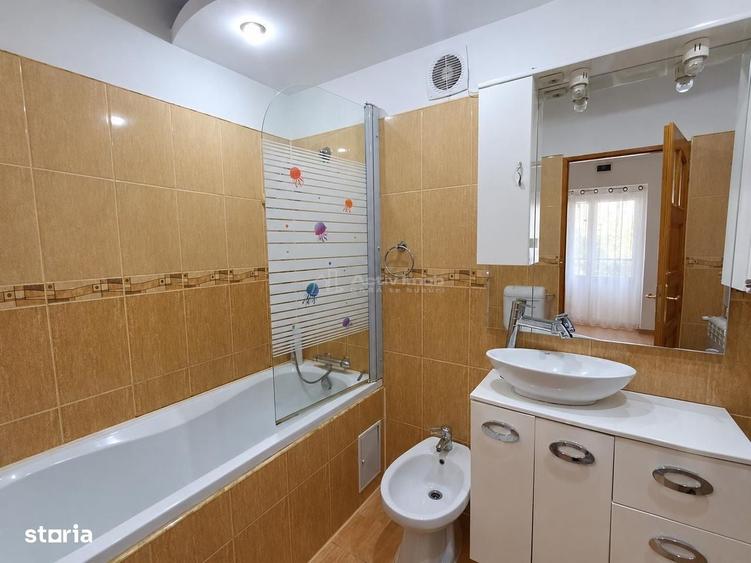Casă cu 3 camere semidecomandat în Central
