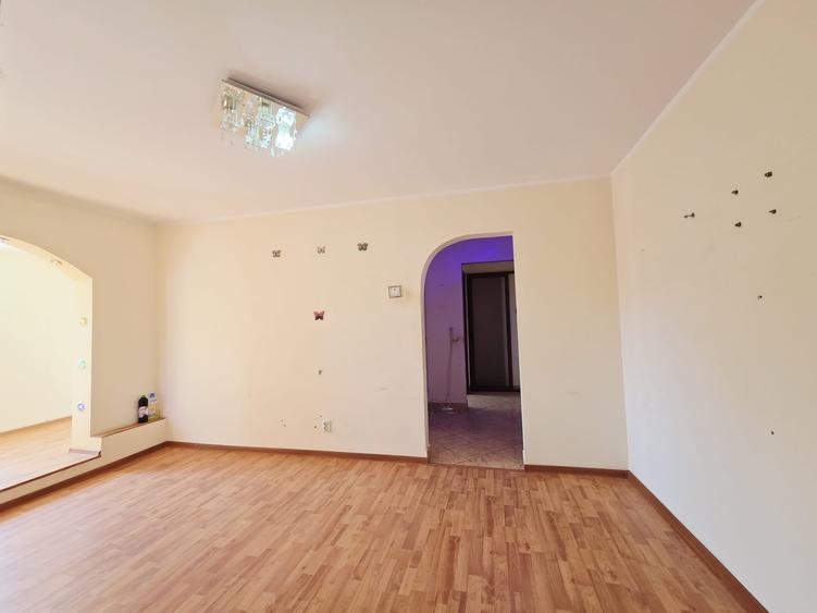Apartament cu 4 camere semidecomandat în Micro 39