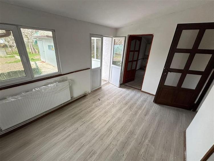Duplex cu 3 camere cu Teren 453 Mp în Exterior Est