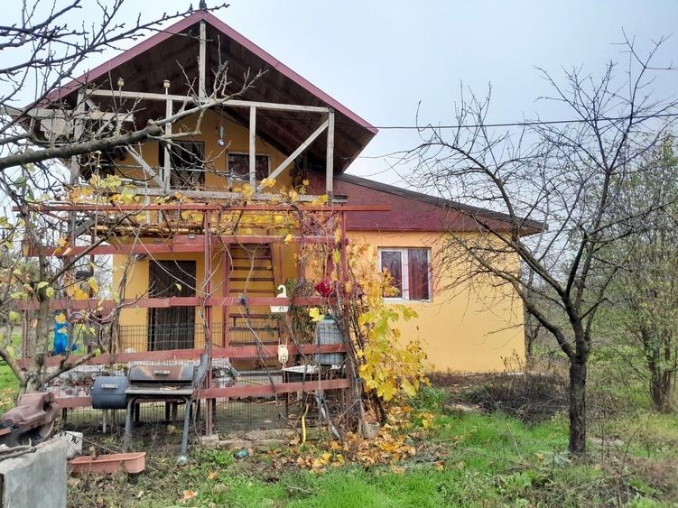 Casă individuală cu 3 camere cu Canalizare în Bărcănești