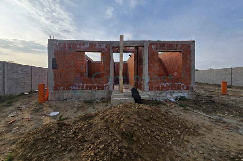 Casă individuală cu 4 camere cu Canalizare în Sântandrei