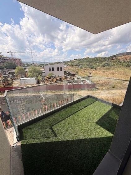 Apartament cu 3 camere semidecomandat, mobilat în Florești