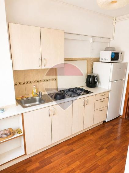Apartament cu 3 camere decomandat în P-ța Unirii