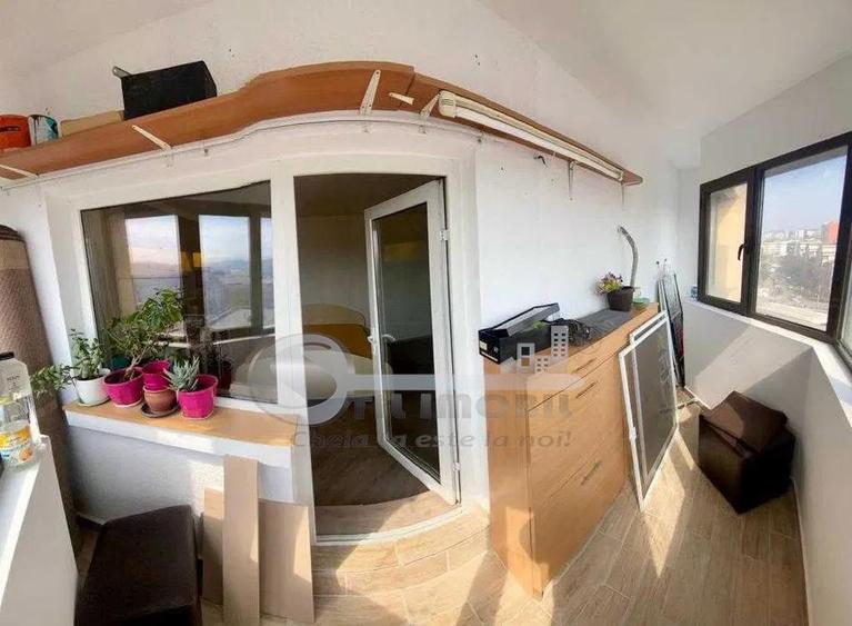 Apartament cu 4 camere decomandat, mobilat în Nicolina