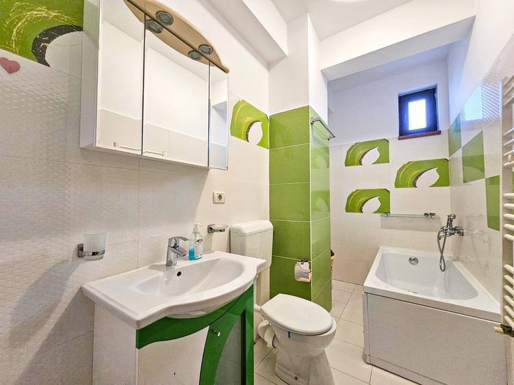 Apartament cu 3 camere decomandat în Drumul Taberei