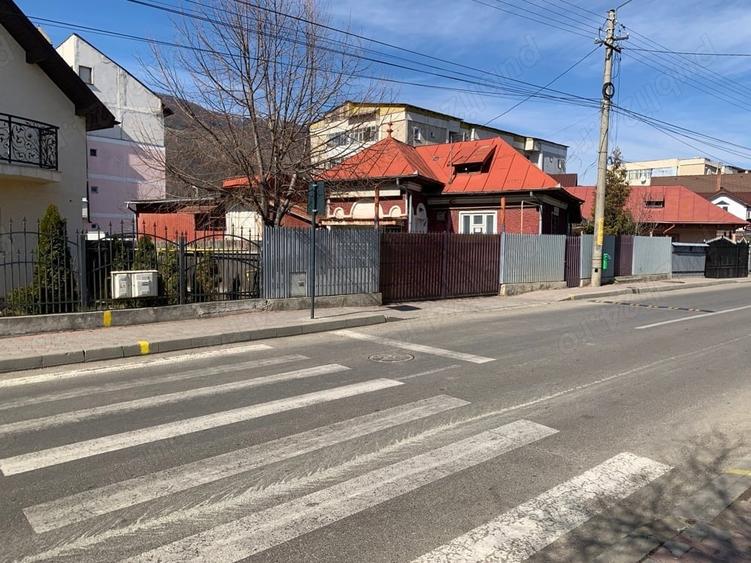 Vanzare teren ?i casa veche - 1
