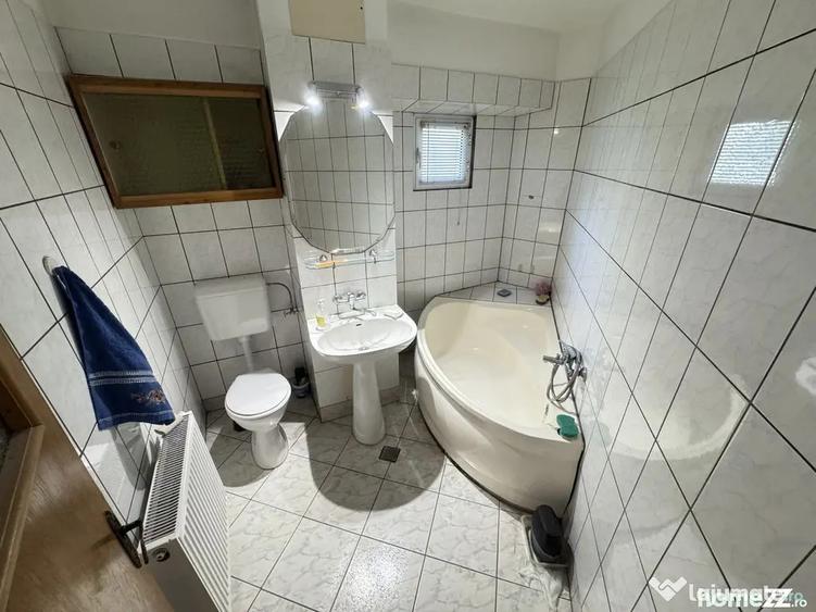 Apartament cu 3 camere decomandat, mobilat în Casa de Cultură