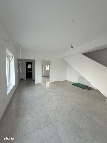 Casă cu 5 camere cu Canalizare în Titan