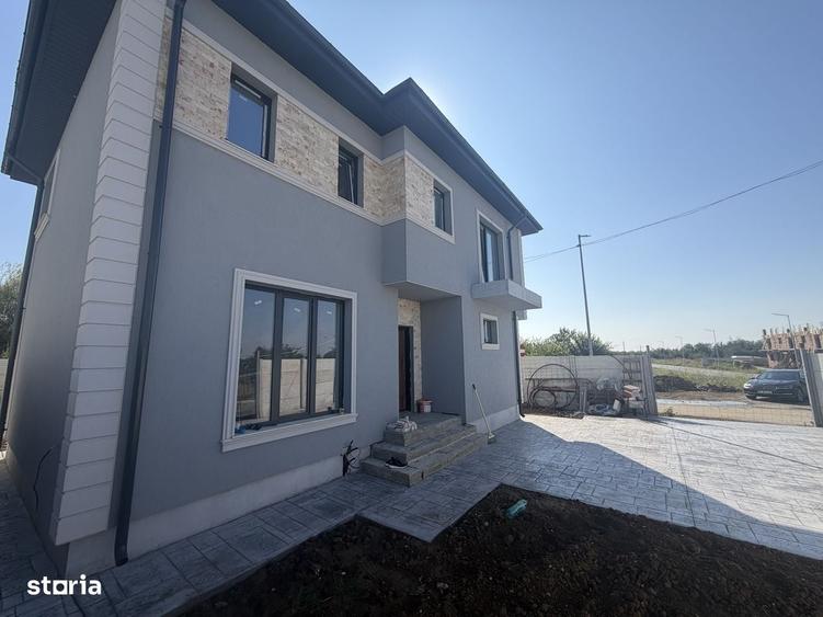Casă cu 4 camere cu Teren 300 Mp în Central