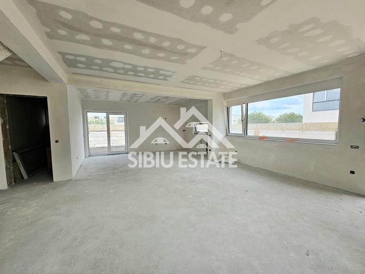 Duplex cu 4 camere cu Canalizare în Șelimbăr