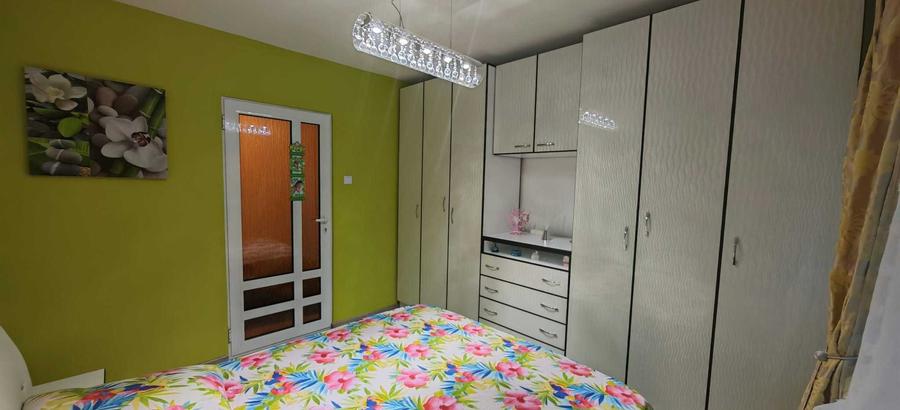 Apartament cu 4 camere semidecomandat în Central