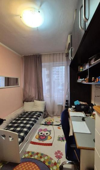Apartament cu 3 camere semidecomandat în Mărăști