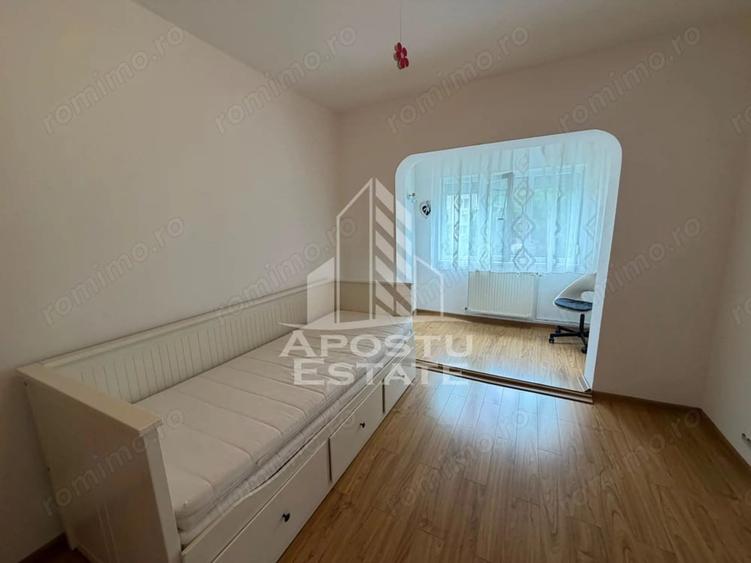 Apartament cu 3 camere decomandat în Lipovei