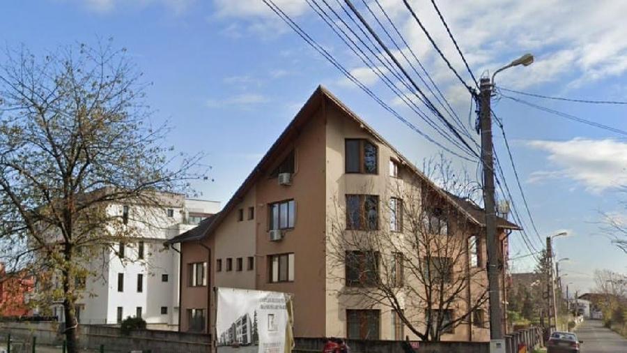 Apartament cu 3 camere semidecomandat în Independenței