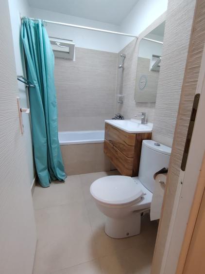 Apartament cu 3 camere semidecomandat în Bucureștii Noi