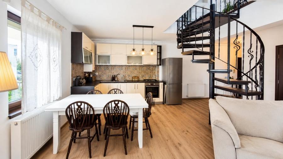 Apartament cu 3 camere, mobilat în Tractorul